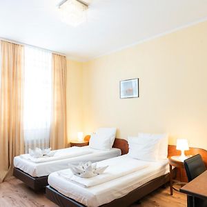 Zimmer mit zwei Einzelbetten